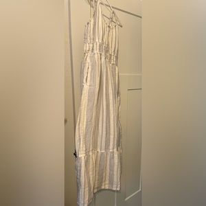 Only wore once. Washed and Like new medium dress from Pact!